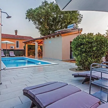 Cosy House Villa *
